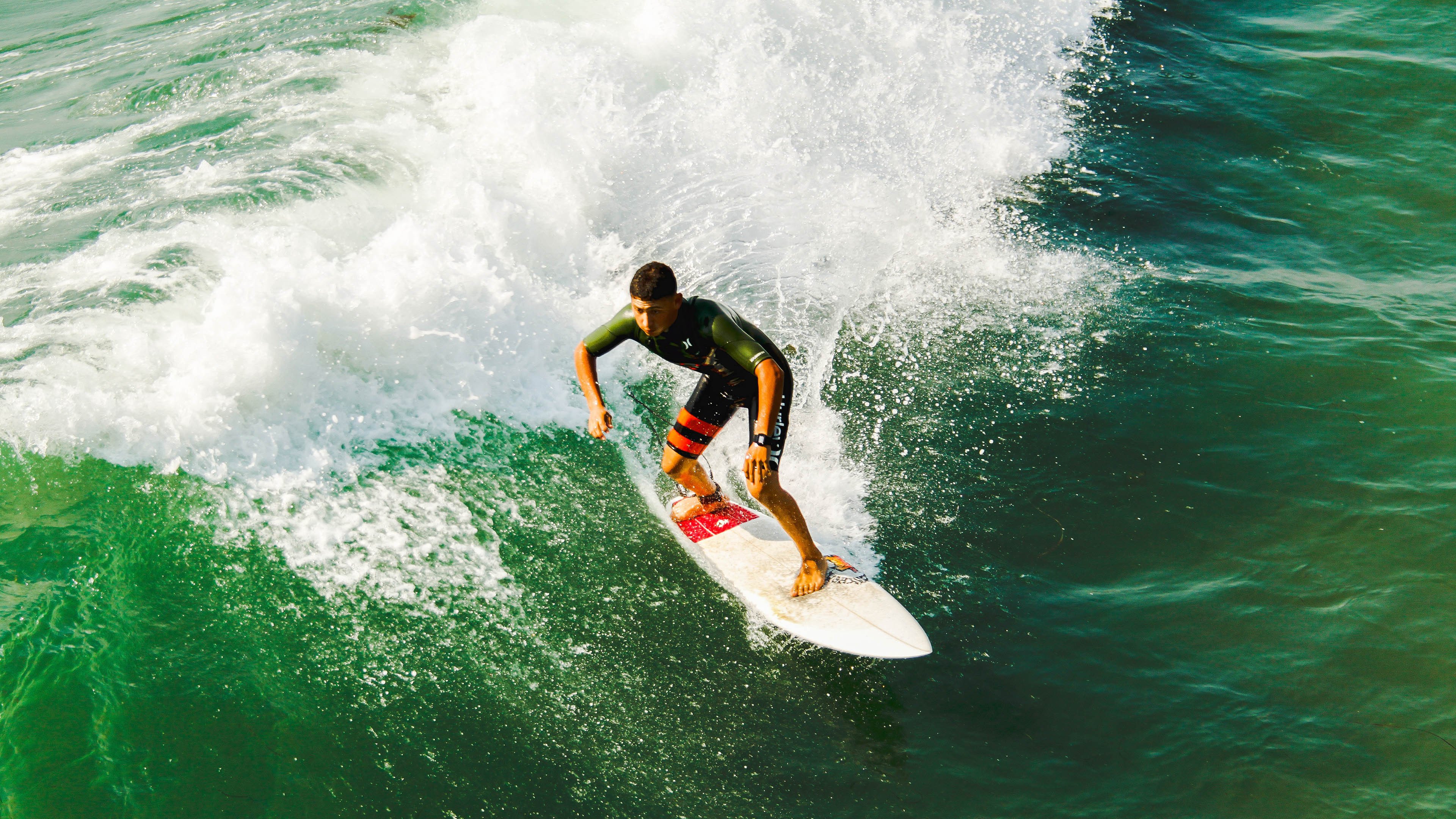 “东安湖体育公园：铁人三项赛场成全球选手的挑战之地”