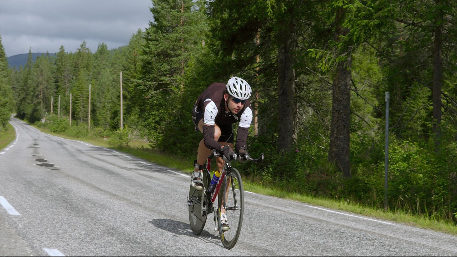 苏炳添开跑瞬间优势明显全场沸腾，苏炳添i